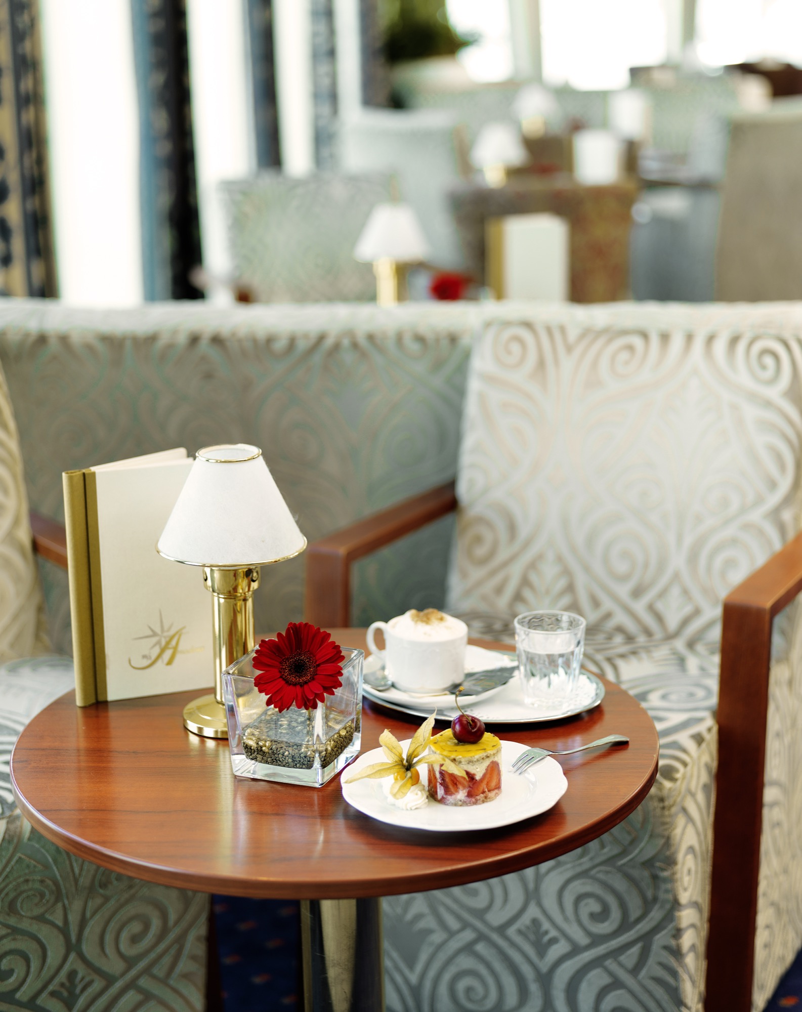 Amadeus Waterways 10 Amadeus Symphony Bar 01.jpg